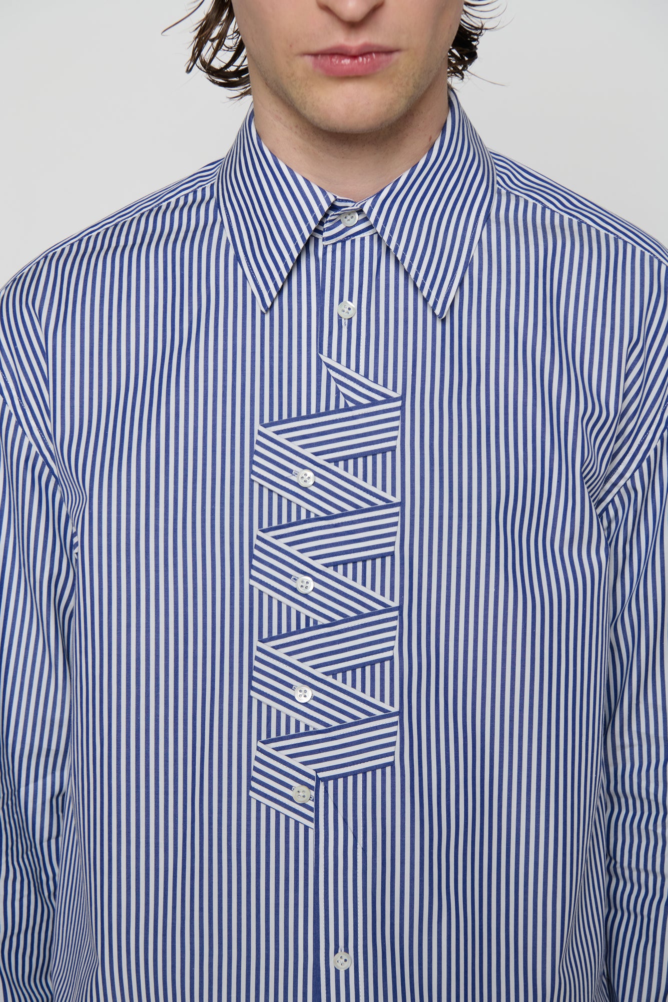 SHIRT WITH ZIG-ZAG PLACKET in blue / white cotton stripe