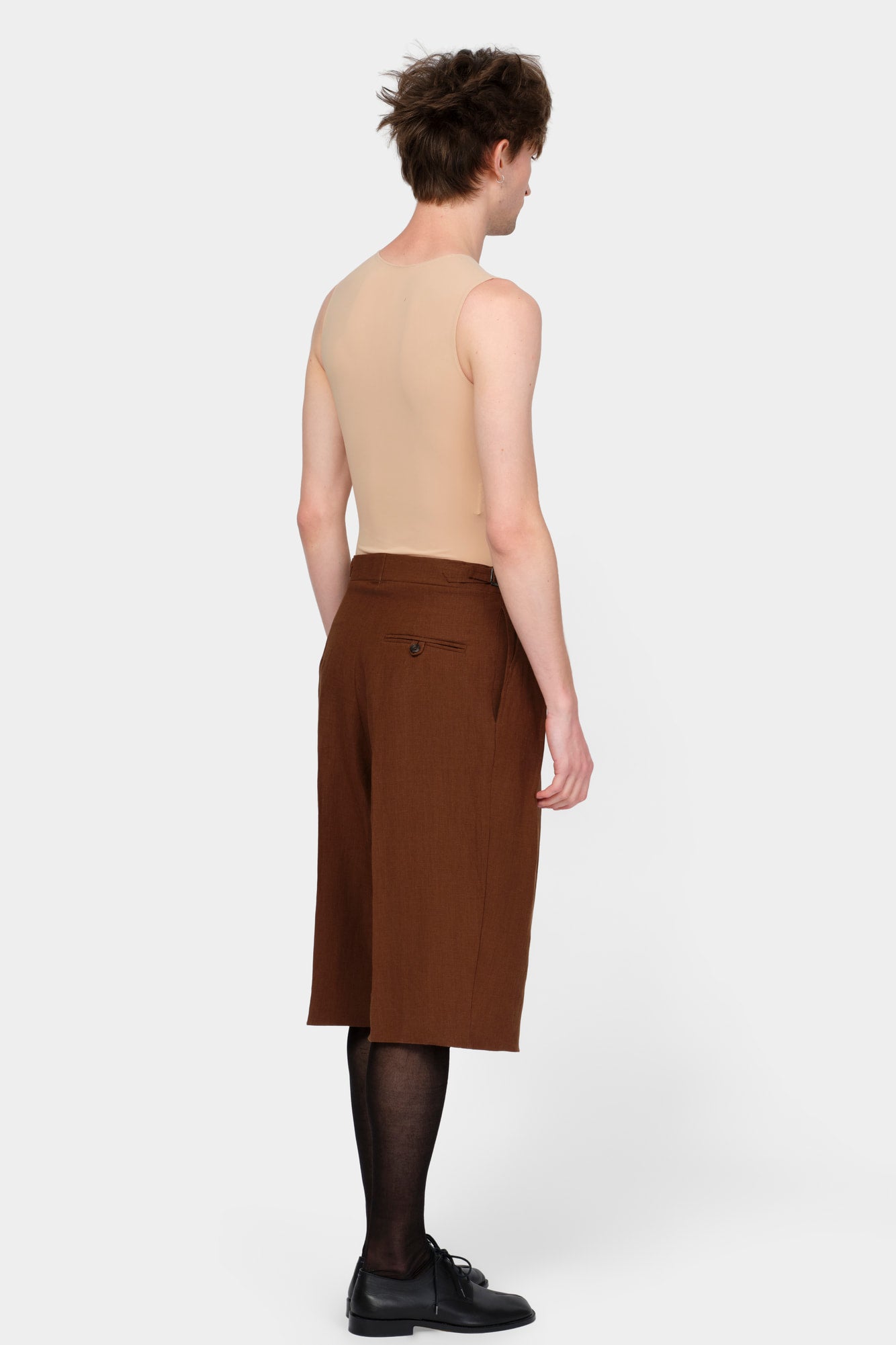DOUBLE-PLEATED SHORTS in Irish brown linen