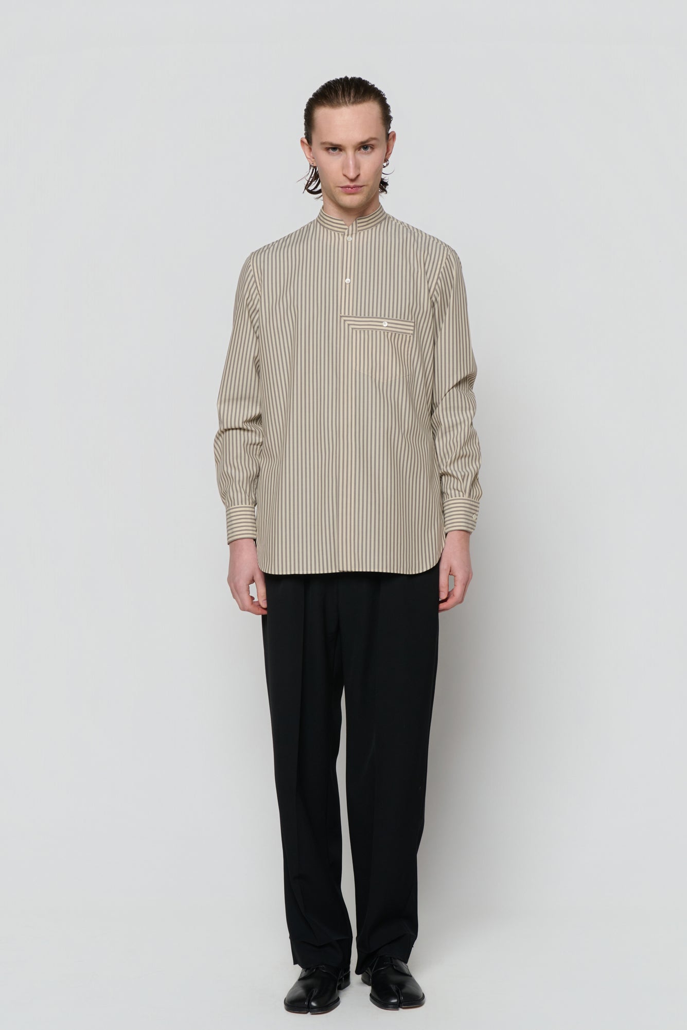 STAND COLLAR SHIRT in beige / grey cotton stripe