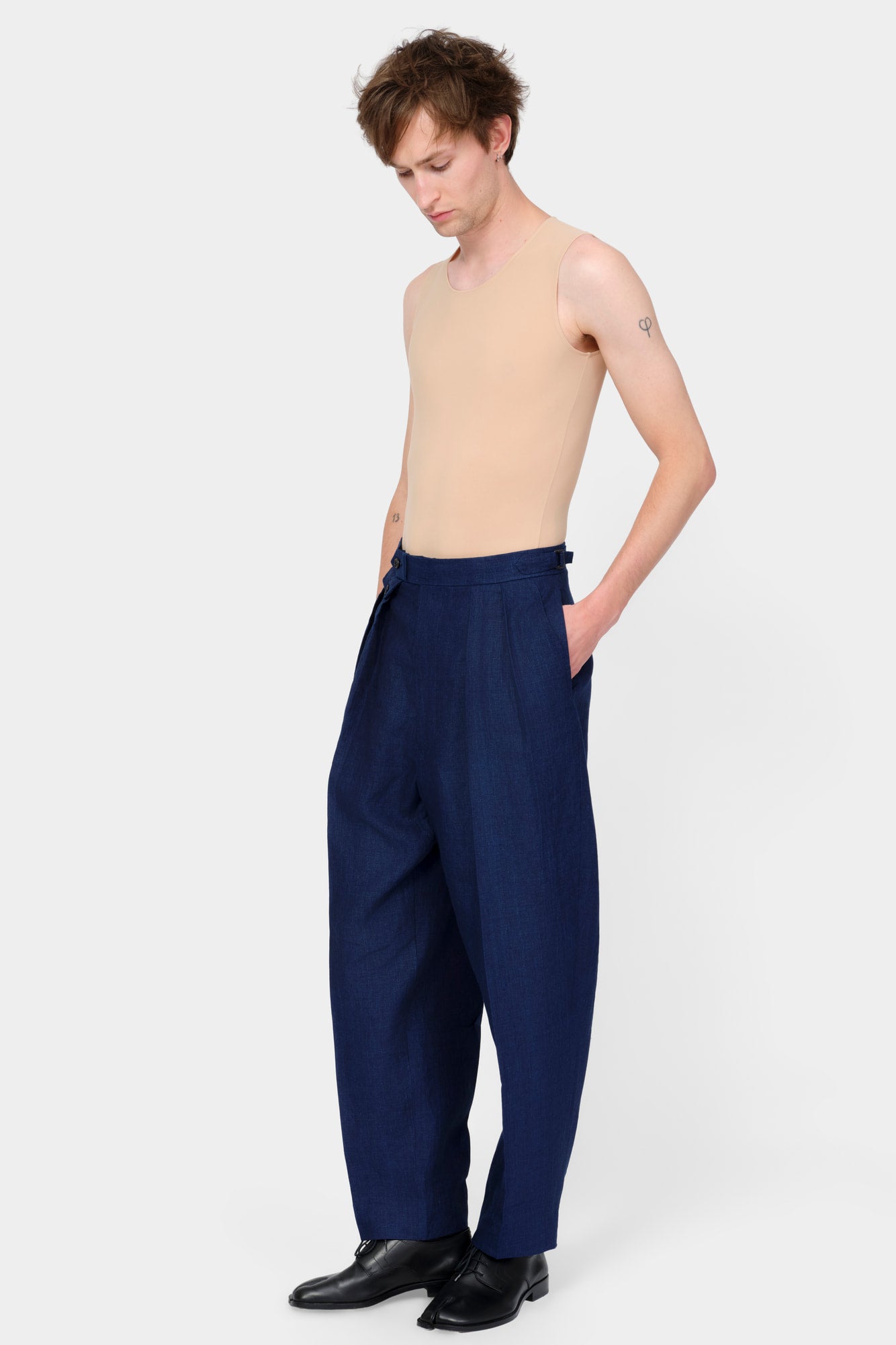 DOUBLE-PLEATED TROUSERS in in indigo linen