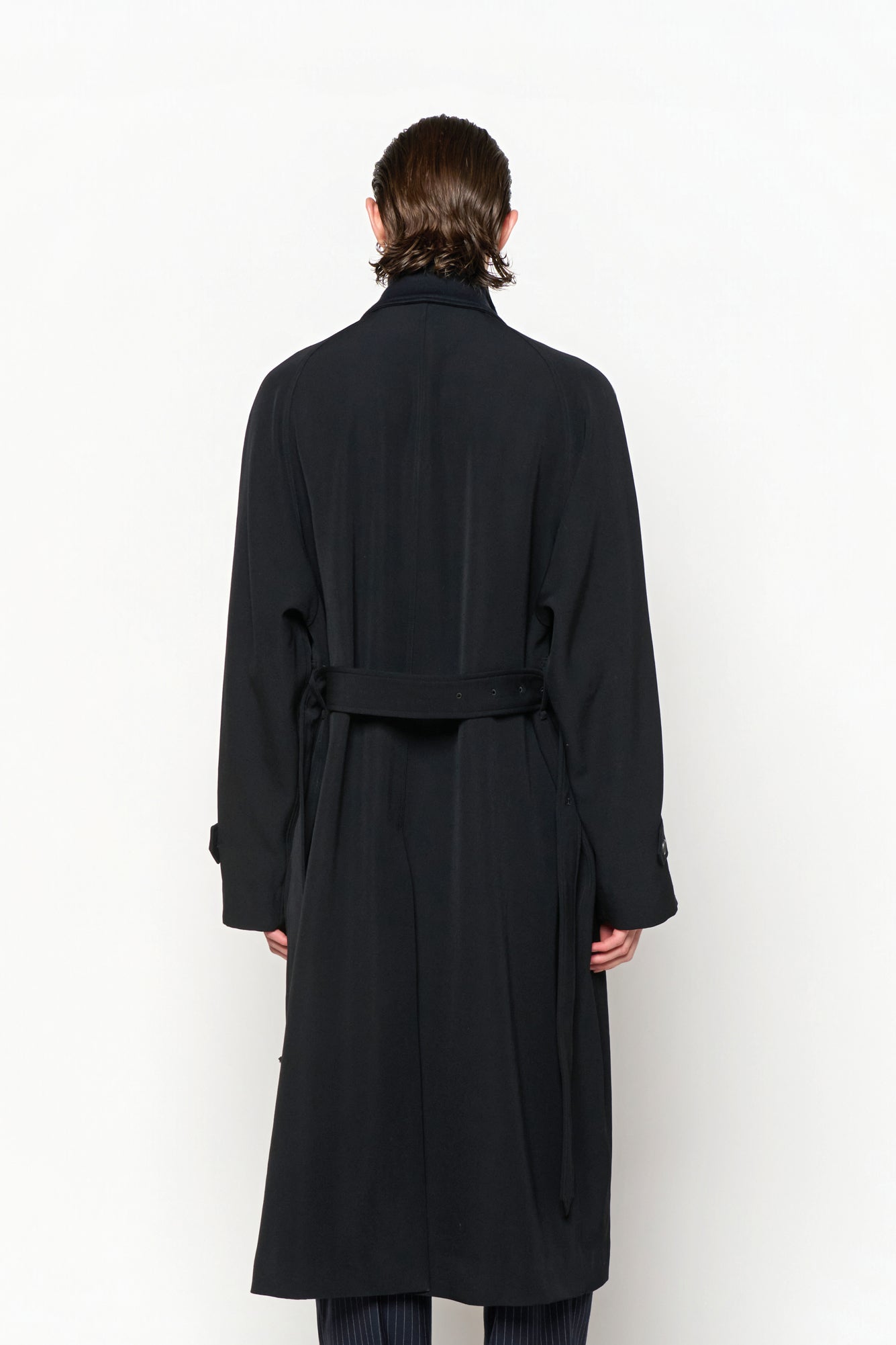SINGLE-BREASTED RAGLAN OVERCOAT in wool gabardine with knitted collar