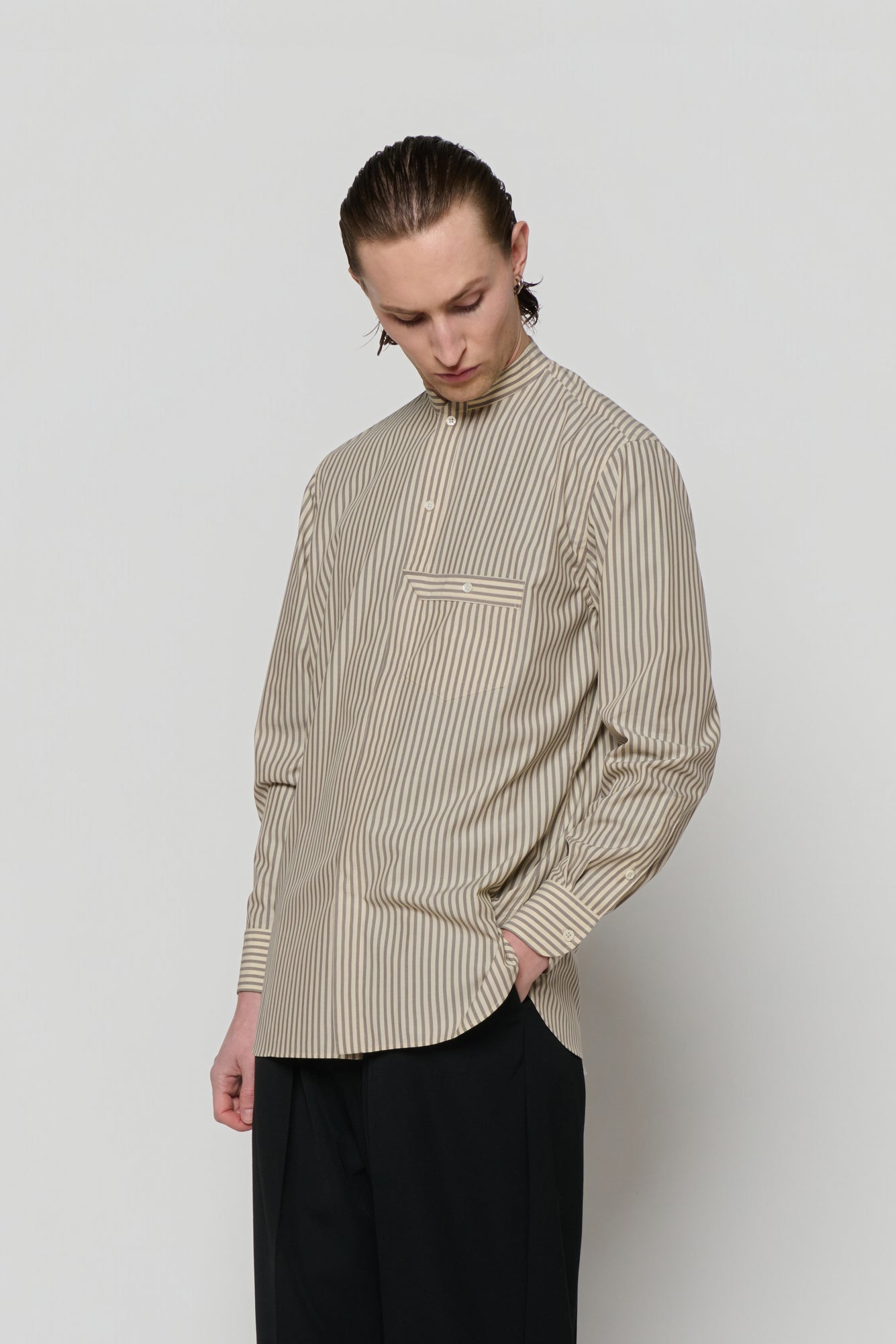STAND COLLAR SHIRT in beige / grey cotton stripe