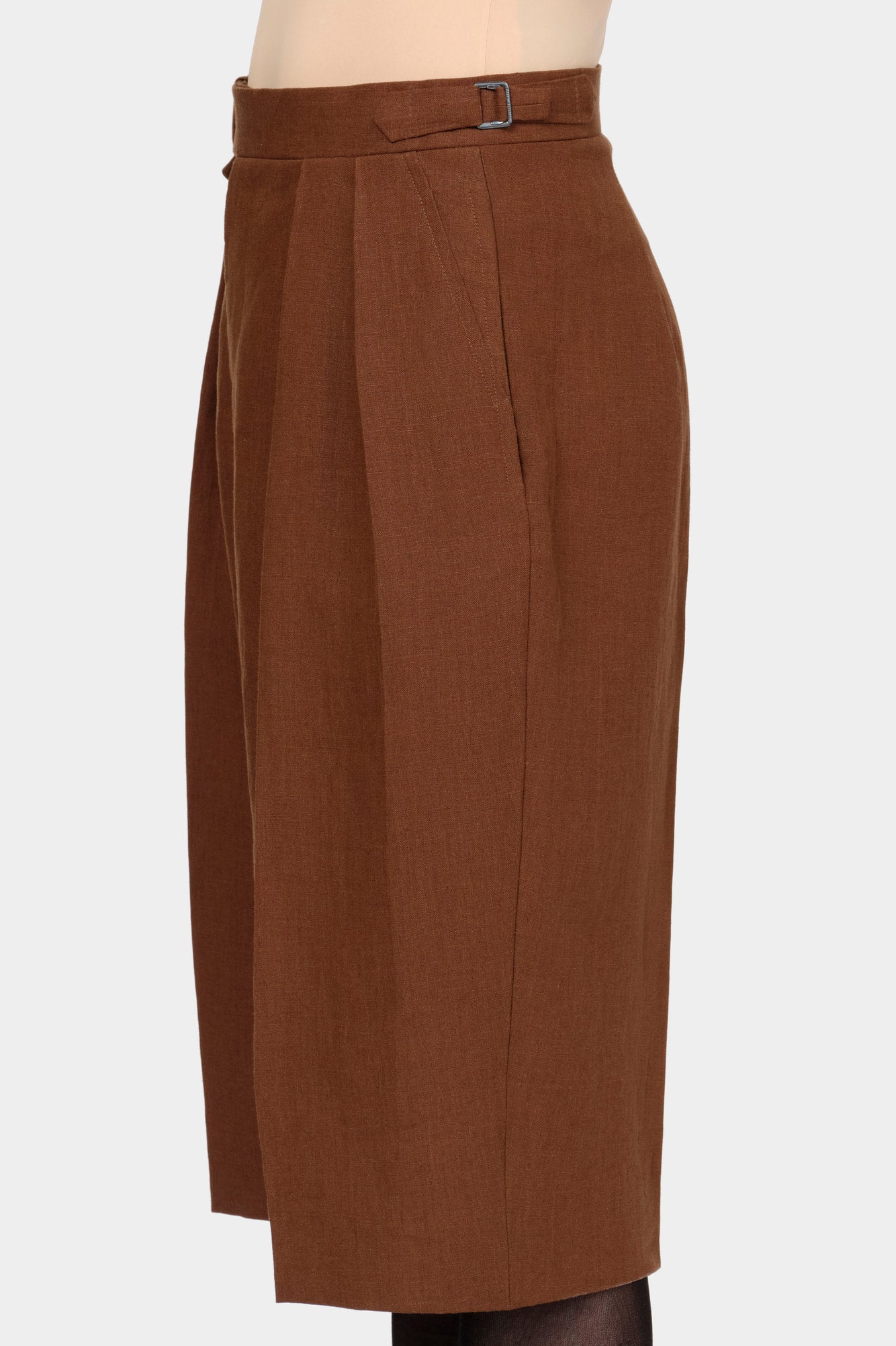DOUBLE-PLEATED SHORTS in Irish brown linen