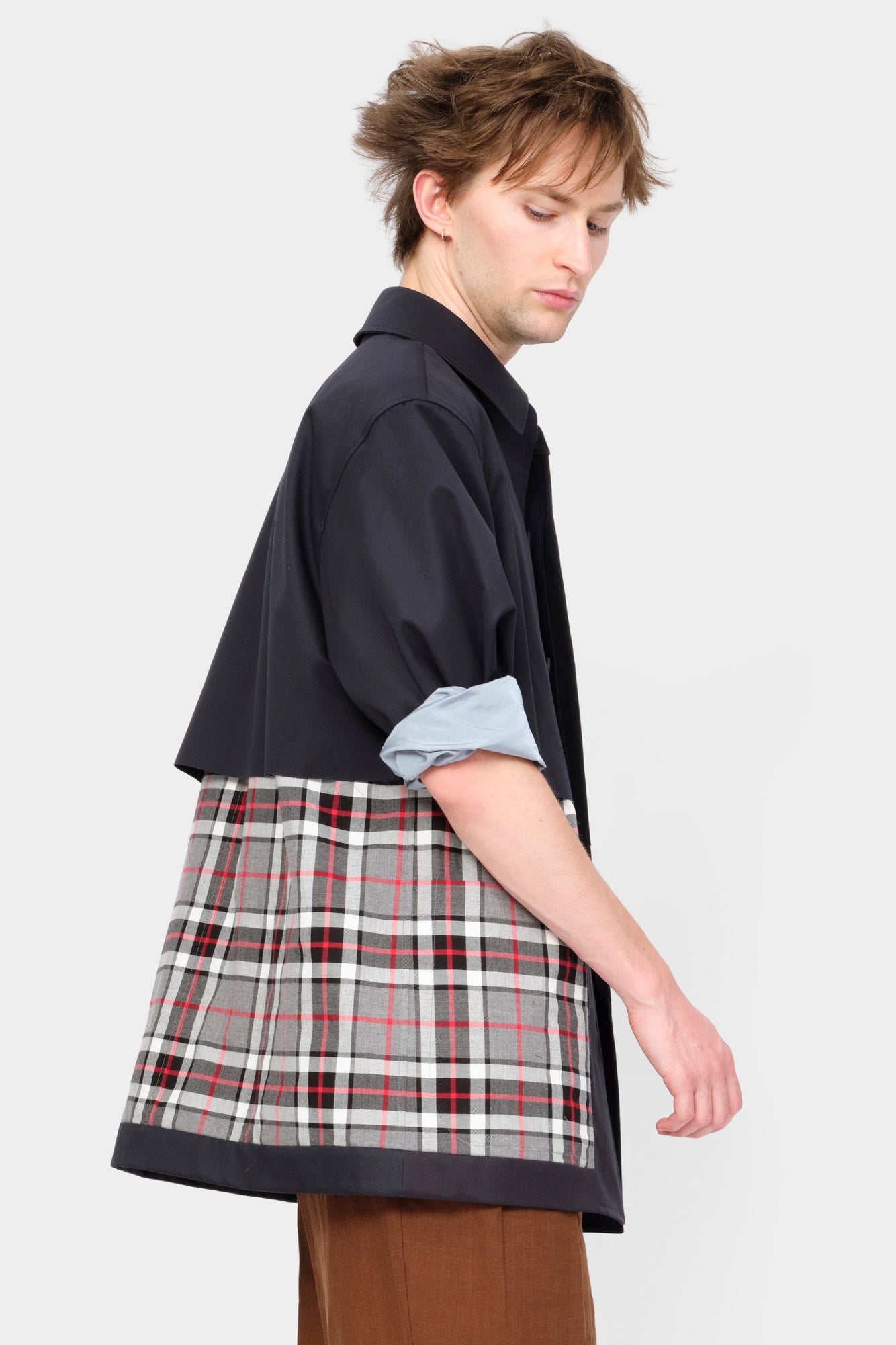 CUT-OFF TRENCH SHIRT in blue cotton