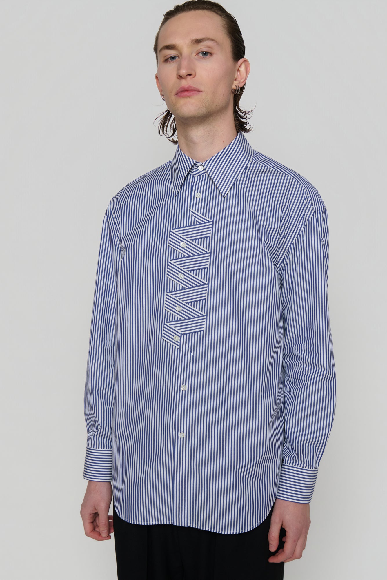 SHIRT WITH ZIG-ZAG PLACKET in blue / white cotton stripe