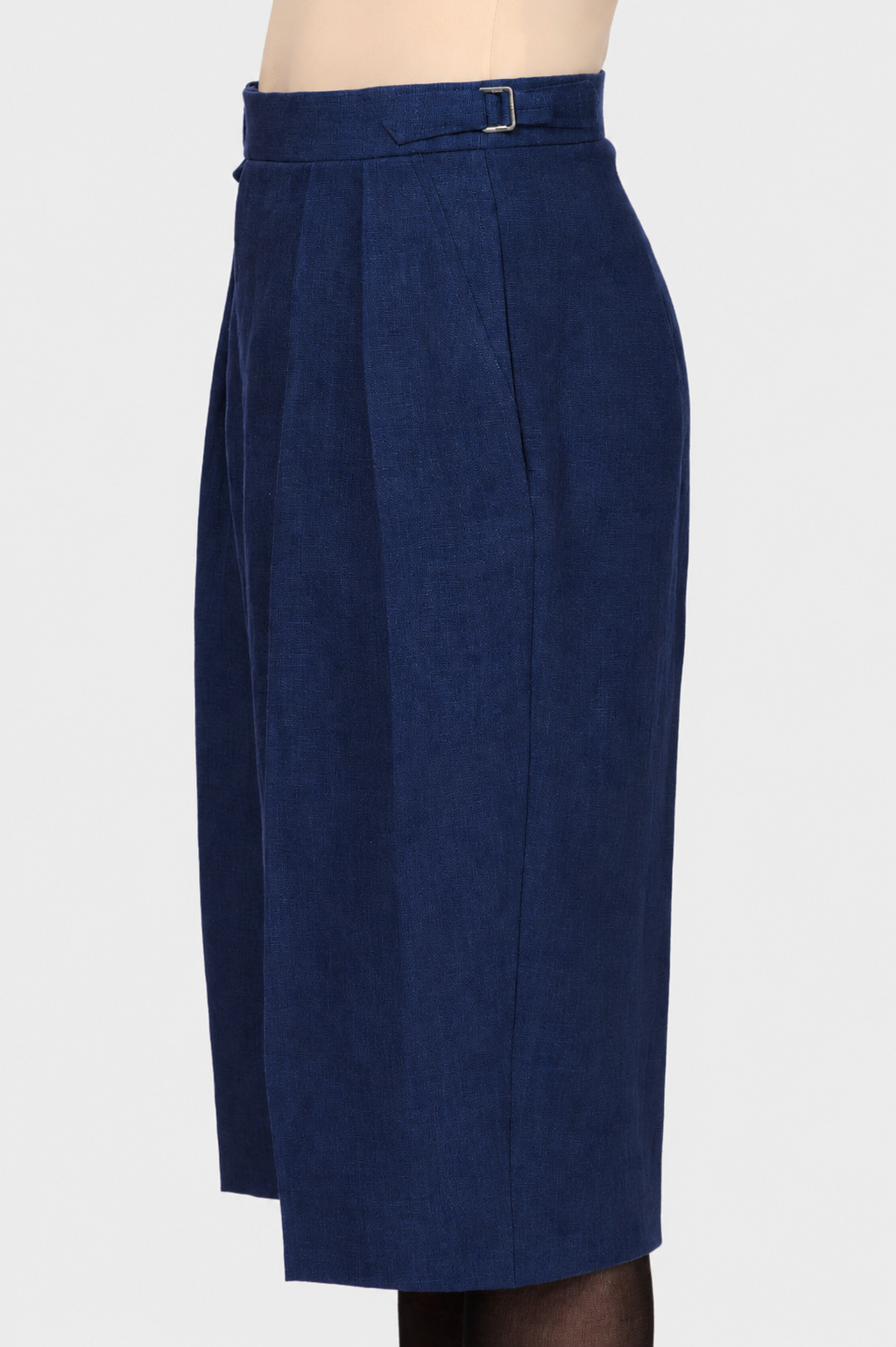 DOUBLE-PLEATED SHORTS in indigo linen